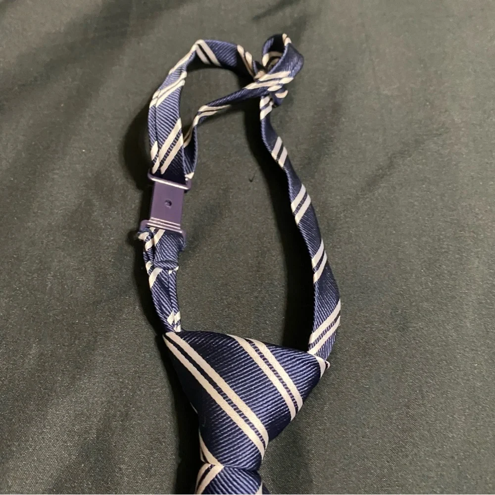 Children’s Place Boy Blue and White Tie with Snap Closure Size 4-7
